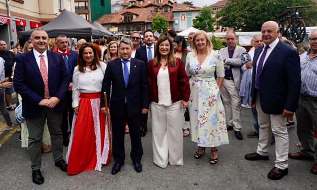 <p>Foto: Parlamento de Cantabria</p>